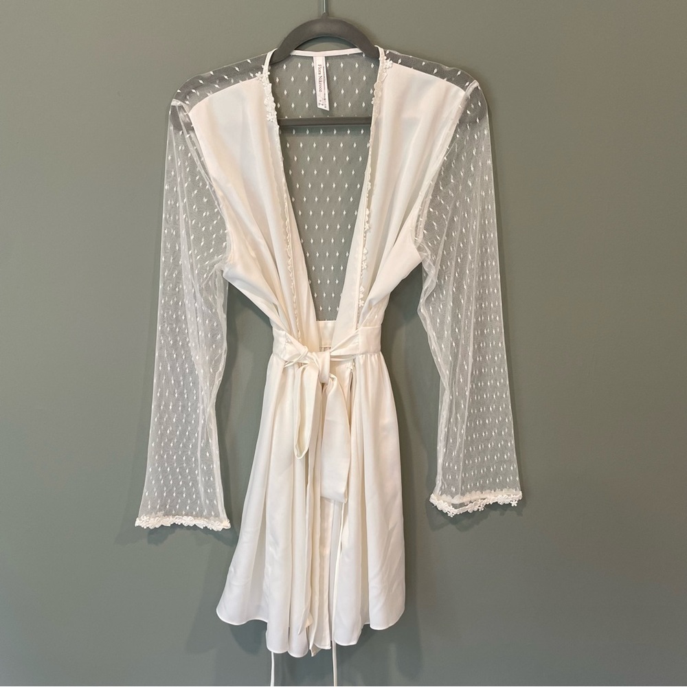 Flora Nikrooz Showstopper Robe - worn once